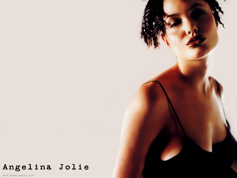 Angelina_Jolie_09.jpg